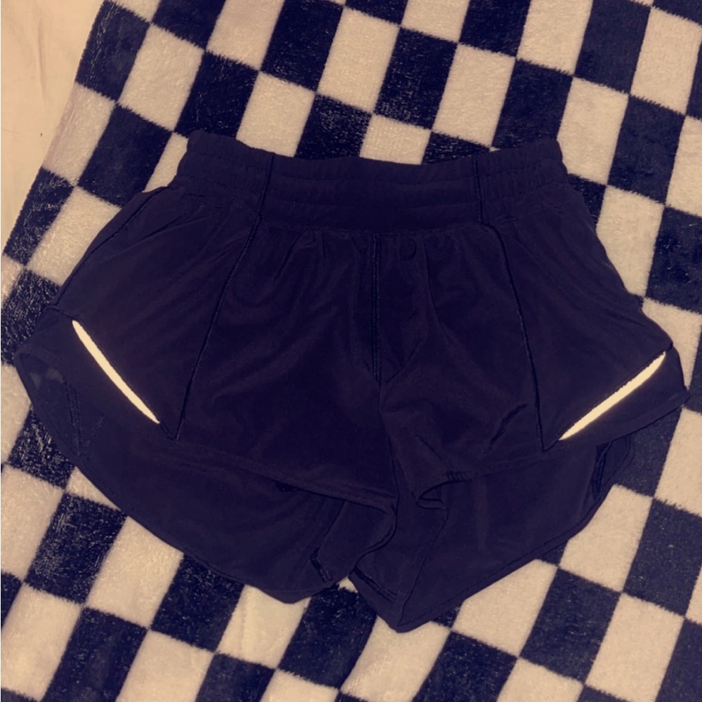 ☆lululemon hottt hot shorts☆